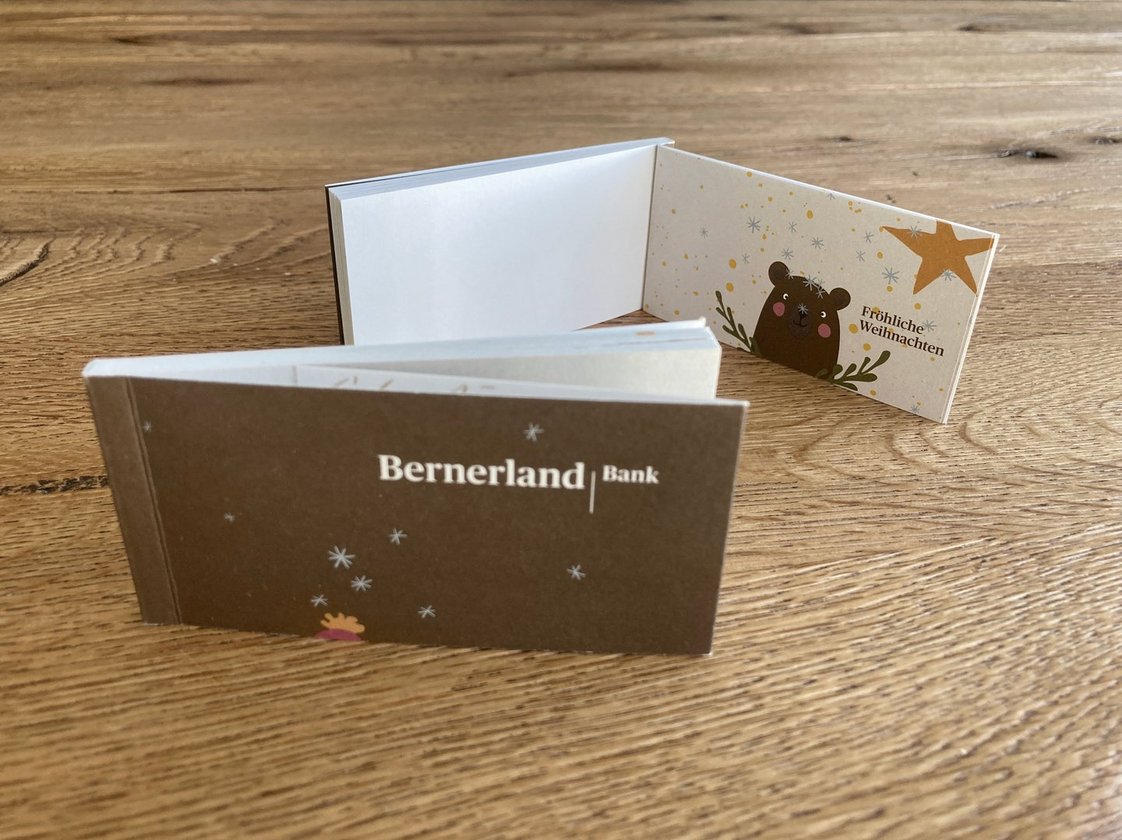 Himmelblaues Grafikdesign für die Bernerland Bank - Weihnachtliches Daumenkino