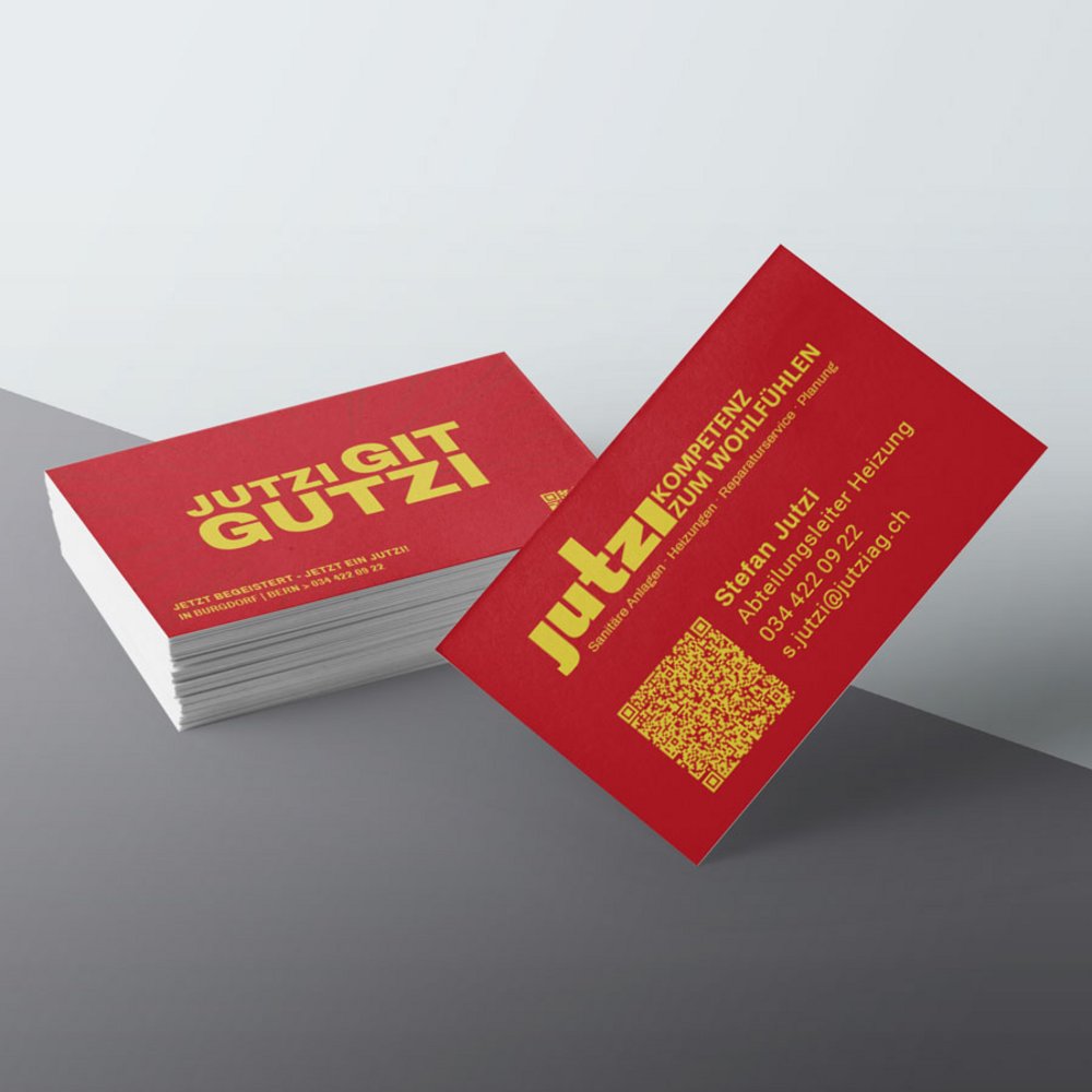 Visitenkarten der Daniel Jutzi AG im roten Employer-Branding-Design mit QR-Code und Claim «Jutzi git Gutzi».