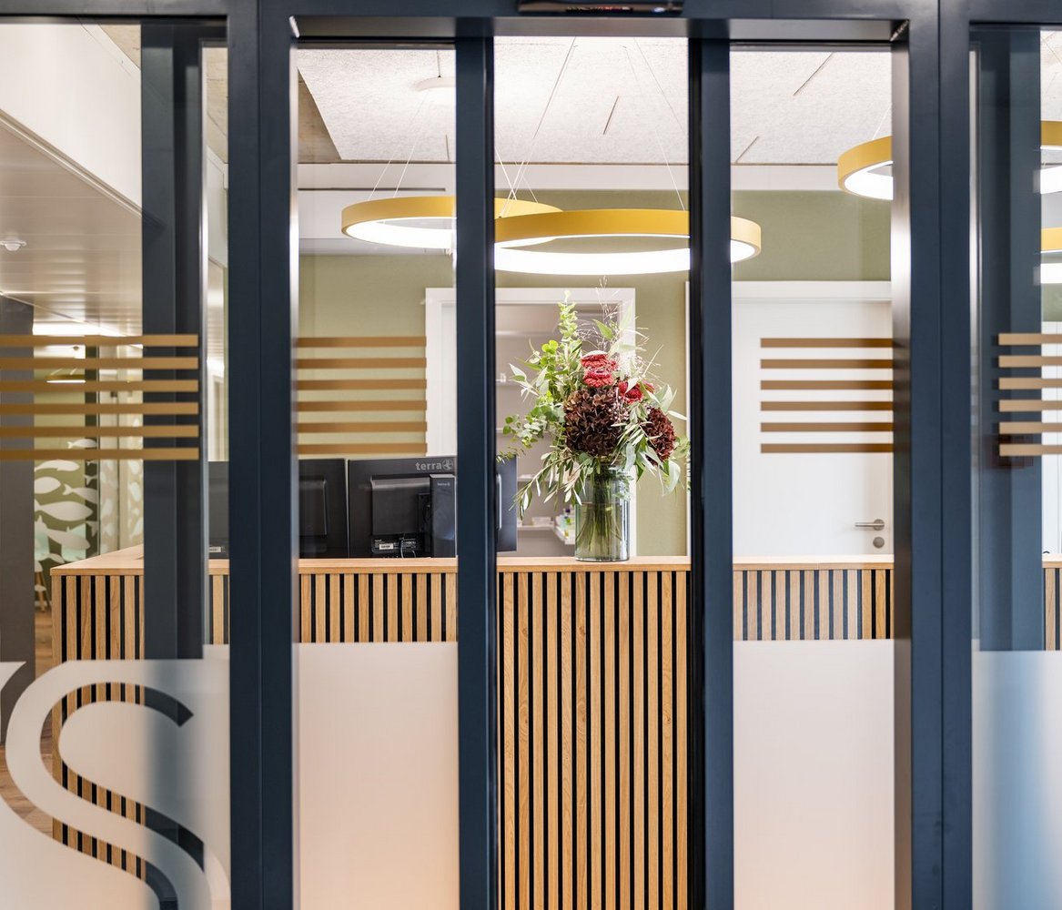 Beschriftung Eingang für die Stadtbach Praxis in Burgdorf