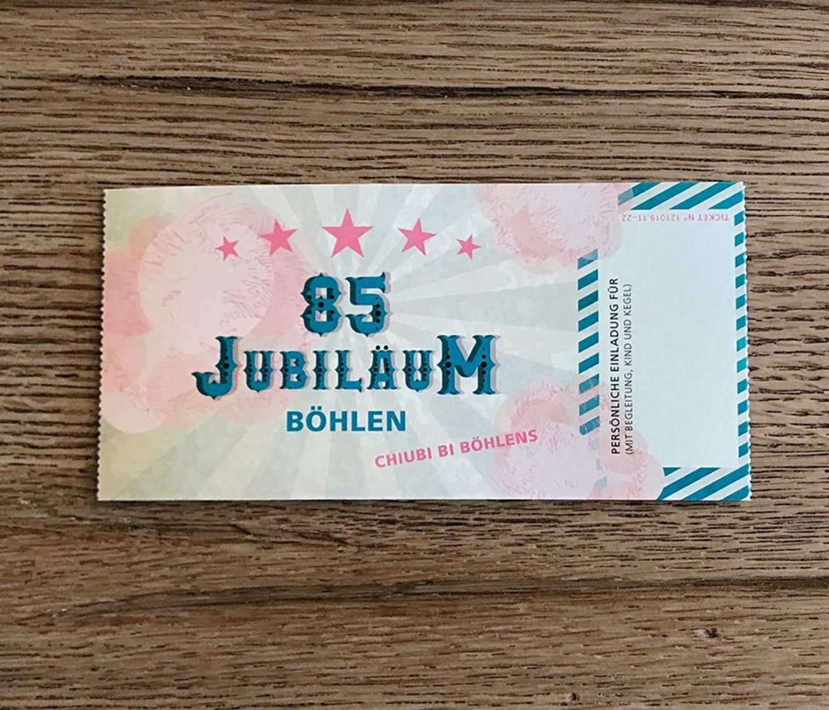 Eintrittskarte 85 Jahre Jubiläum Böhlen AG mit individueller Gestaltung im Grafikdesign von Himmelblau