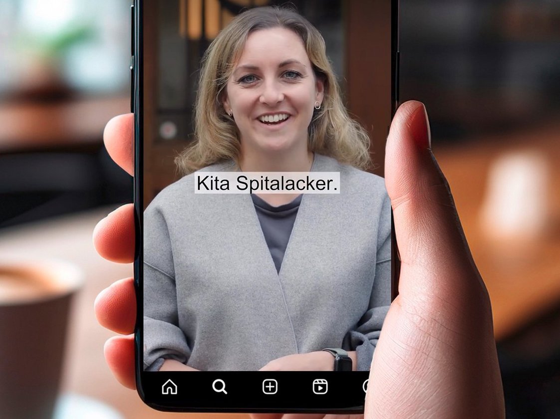 Kitas Stadt Bern Instagram Vorstellung Spitalacker Hand mit Smartphone