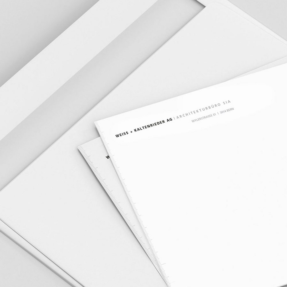 Minimalistisches Couvert der Weiss + Kaltenrieder AG mit typografischem Corporate Design von Himmelblau.