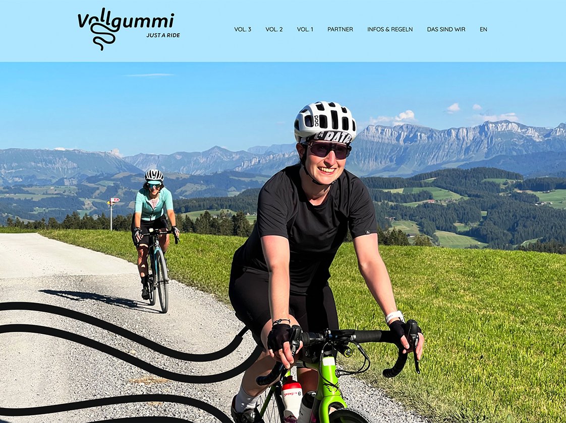 Vollgummi-Webseite vor Berglandschaft. Auftritt im Fantasticweb im Abo 